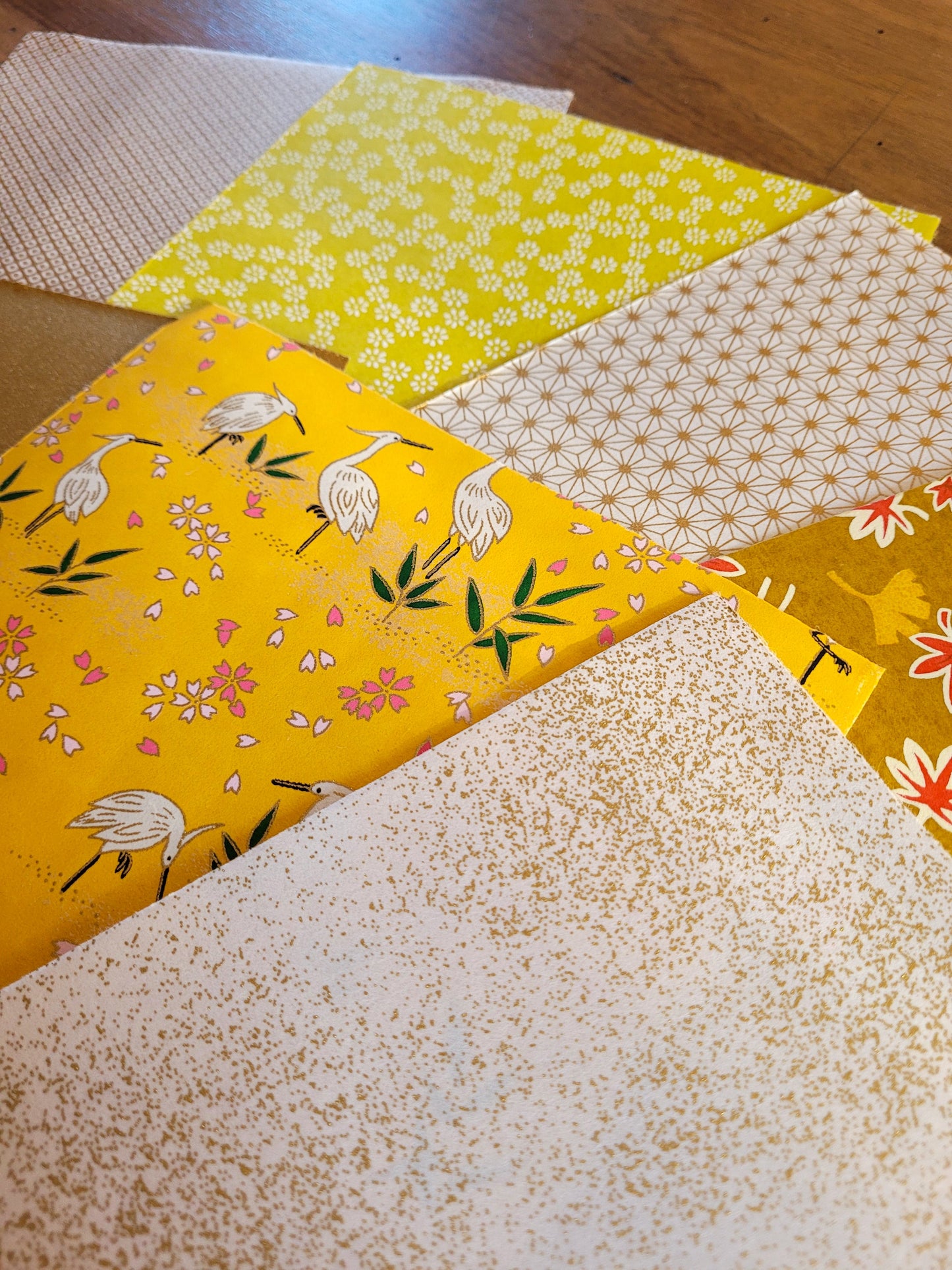 Kit de 7 papiers origami japonais - "Agrume" - Jaune, moutarde, blanc, doré
