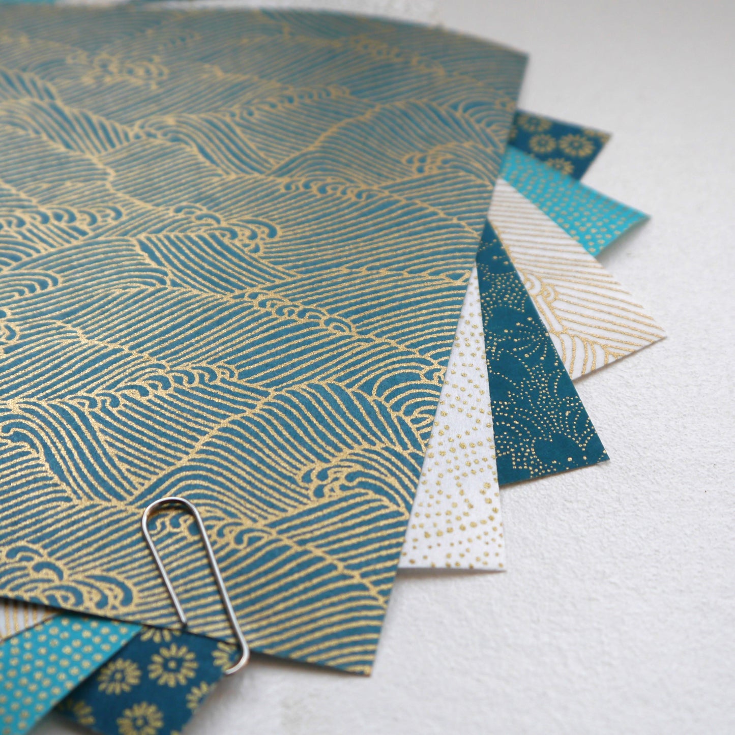 Kit of 7 Japanese origami papers - "Peacock" - Duck blue, white, gold