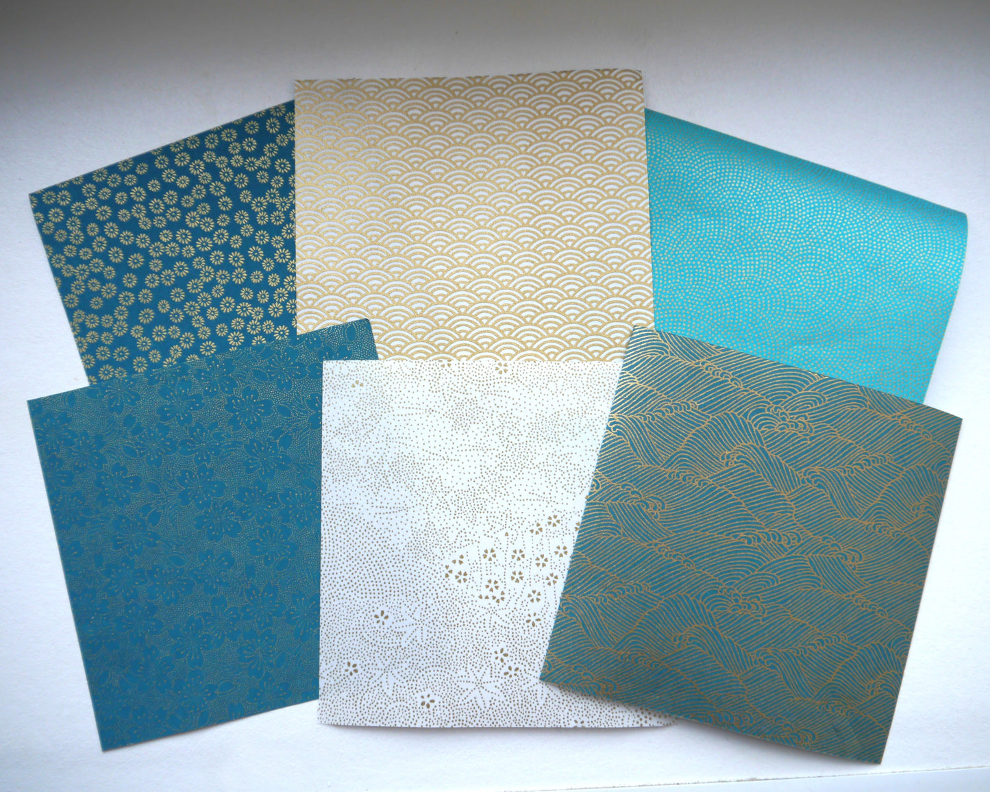 Kit of 7 Japanese origami papers - "Peacock" - Duck blue, white, gold