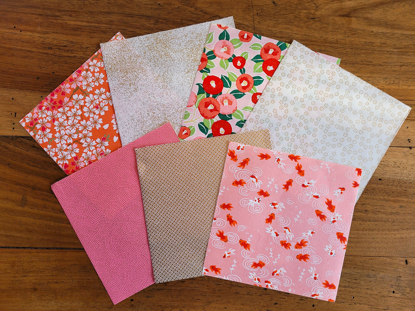 Kit de 7 papiers origami japonais - "Camélia" - Rose, corail, doré