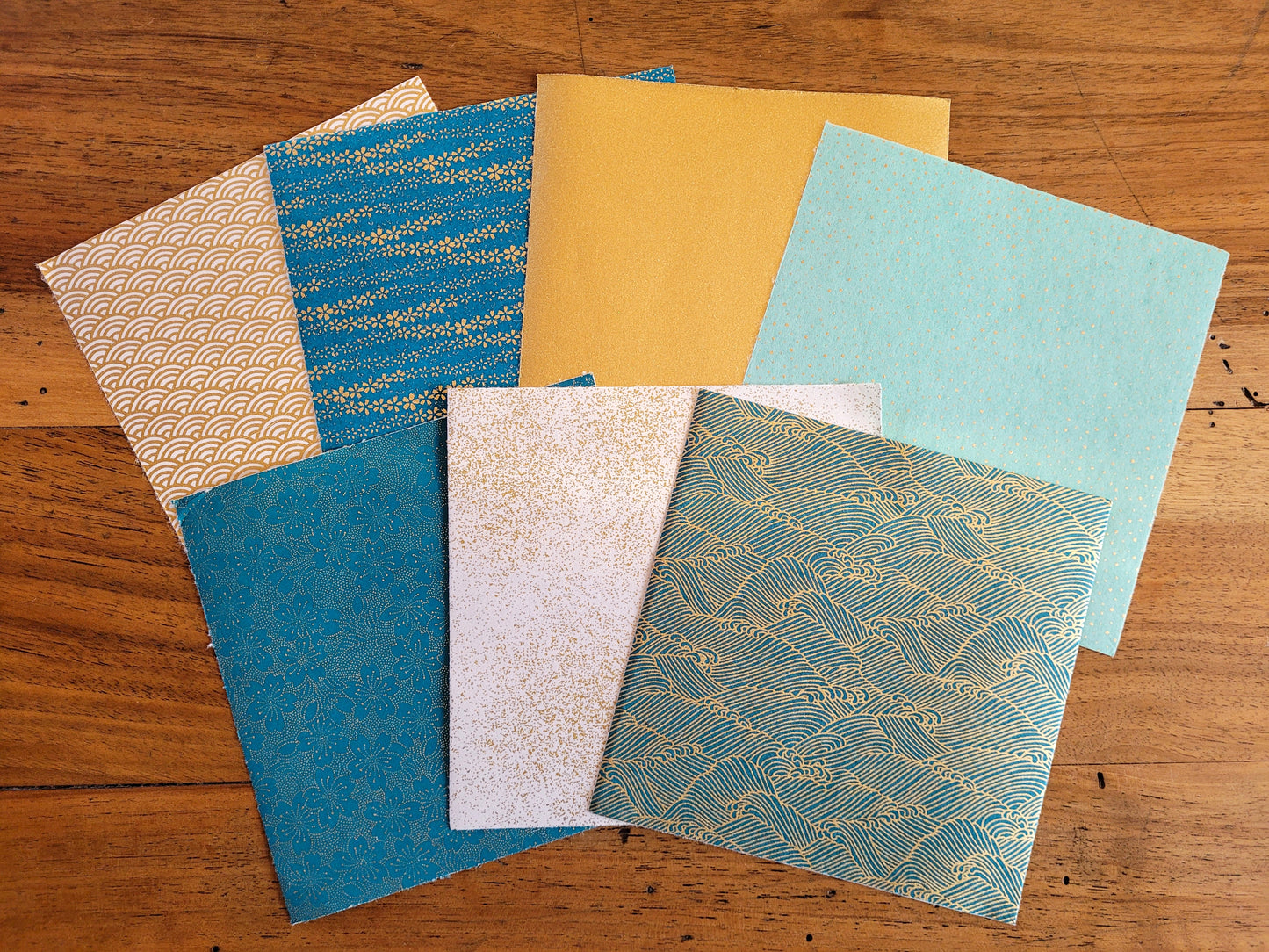 Kit de 7 papiers origami japonais - "Paon" - Bleu canard, blanc, doré