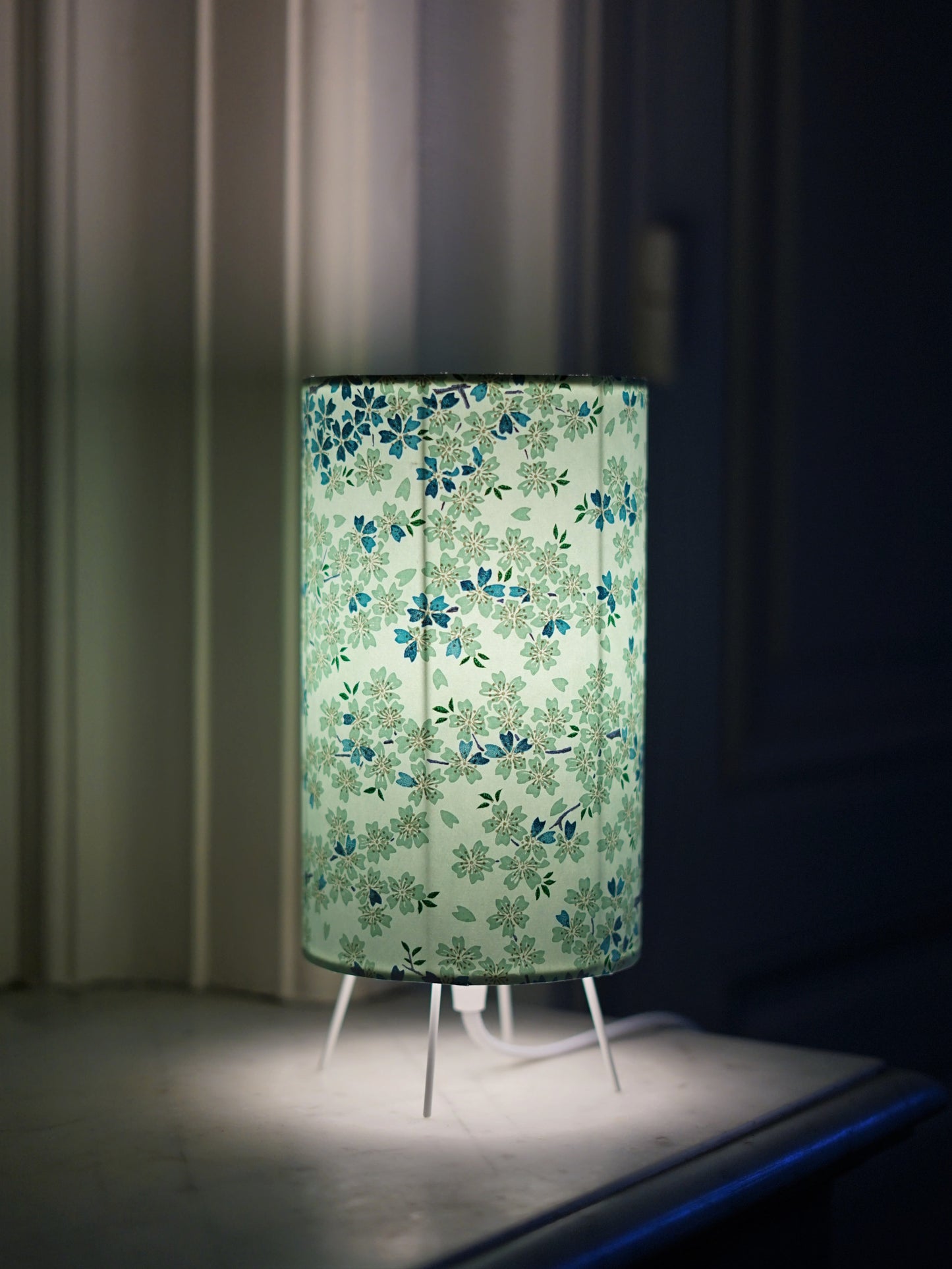 Lampe sur pieds en papier japonais - Menthe à l'eau