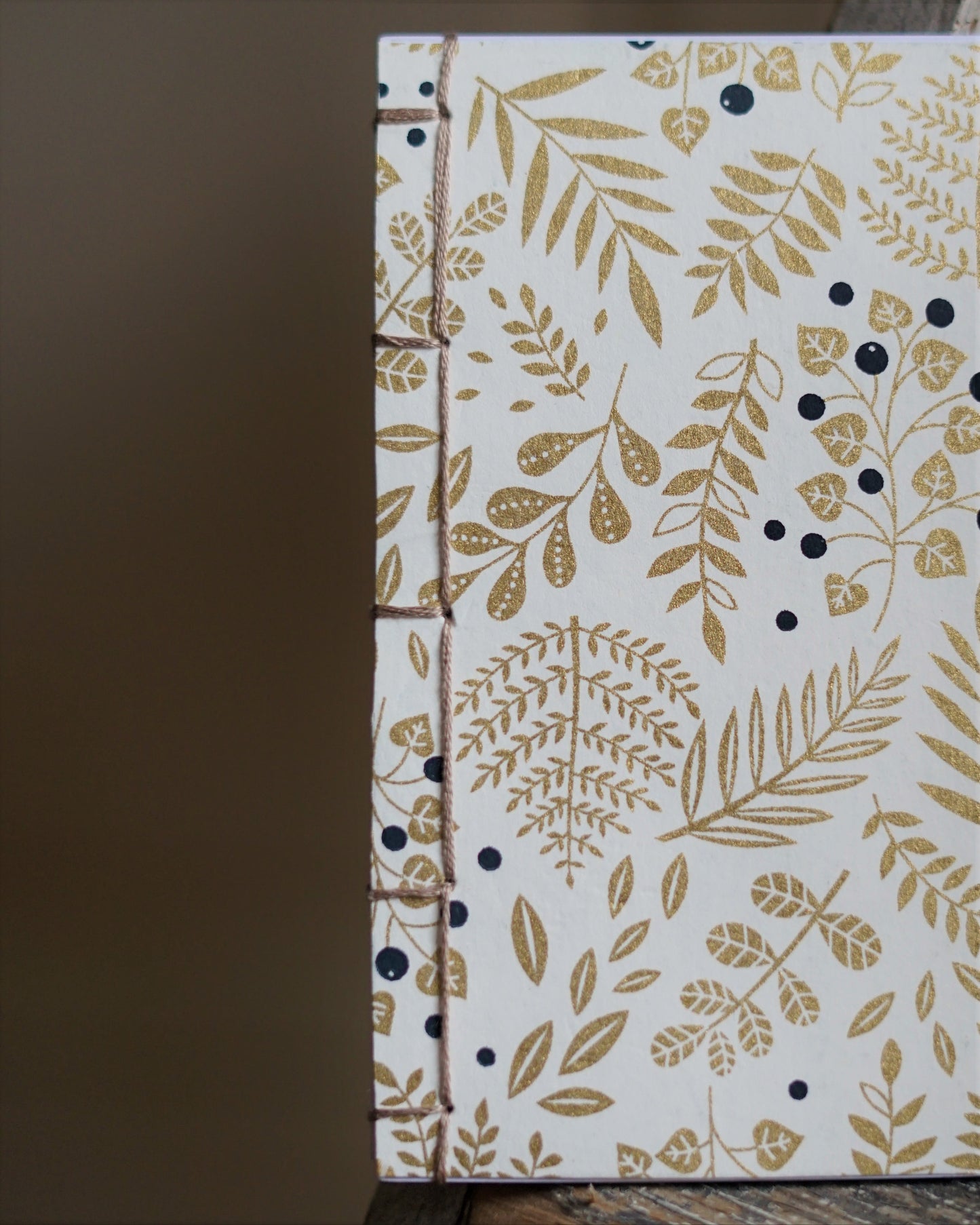 Small Japanese notebook - White/gold berries