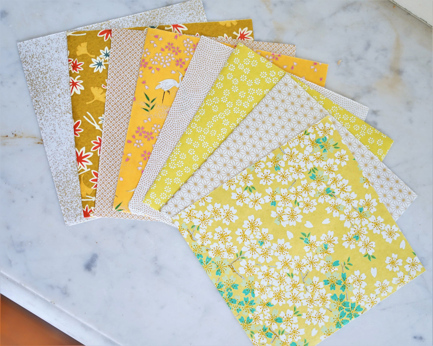 Kit de 16 papiers origami japonais - "Mimosa" - Jaune, moutarde, blanc, doré