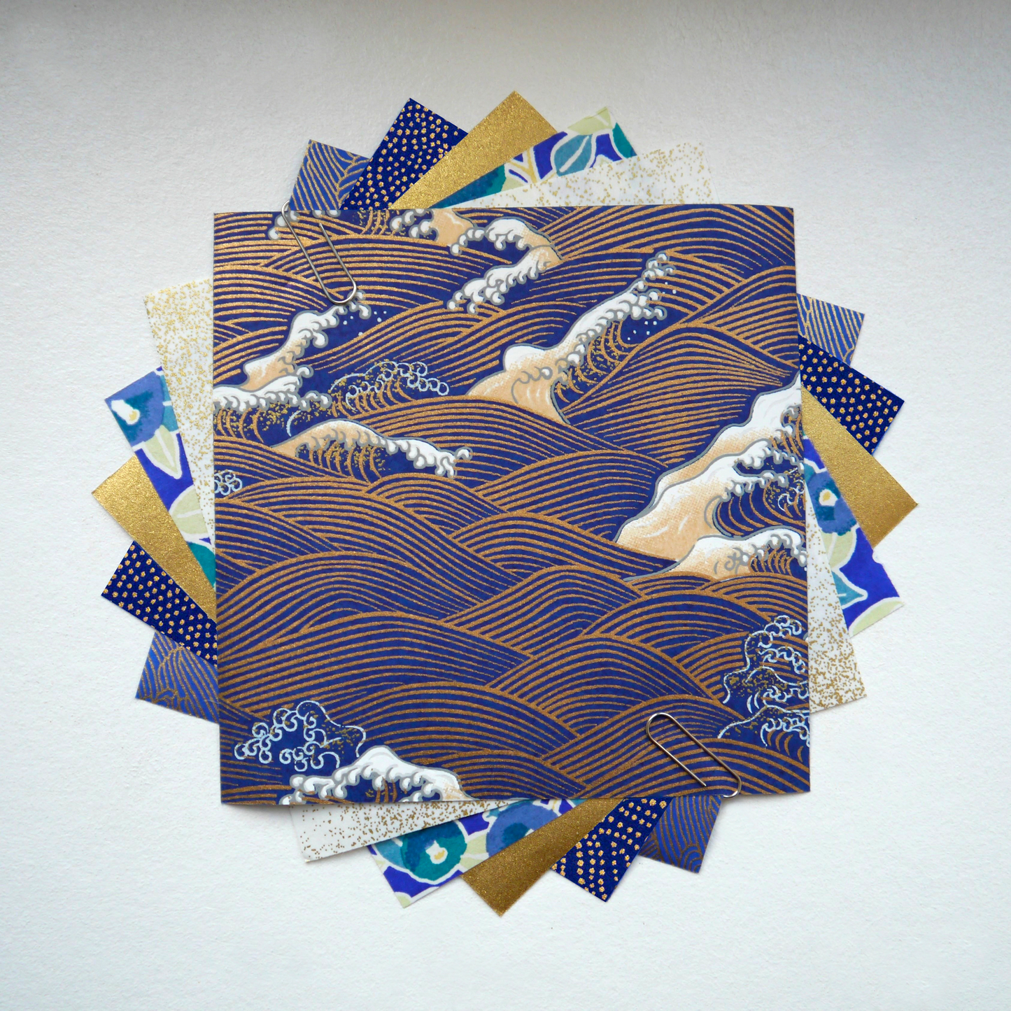 Kit de 6 papiers origami japonais 14x14 cm - "Cobalt" - Bleu nuit, blanc, doré