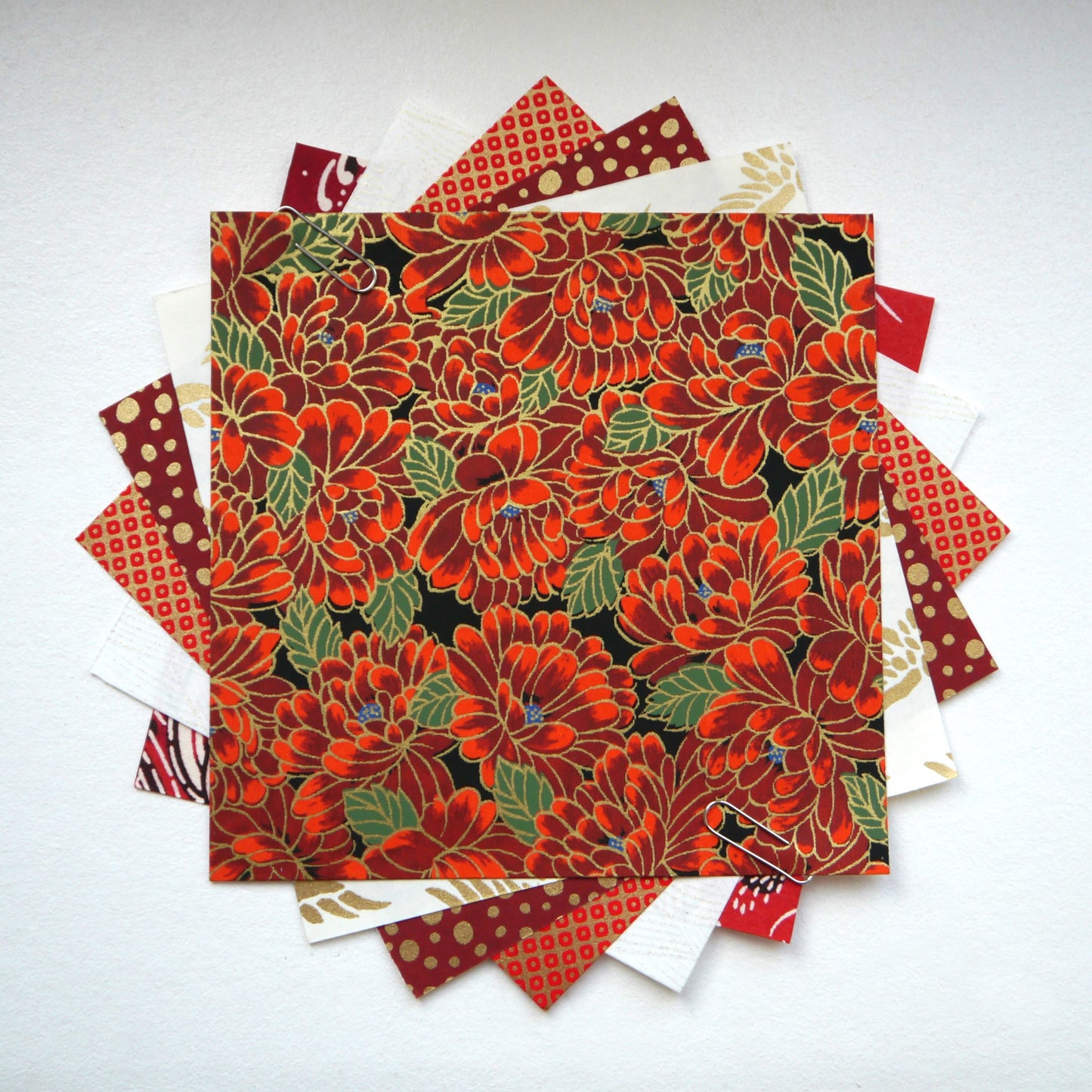 Kit de 6 papiers origami japonais 15x15 cm - "Dahlia" - rouge, blanc, doré