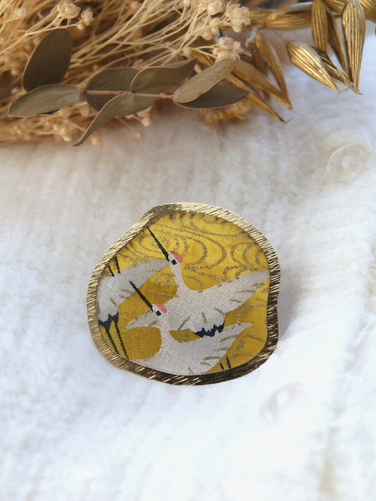Broche en papier japonais - Grues japonaises jaune moutarde