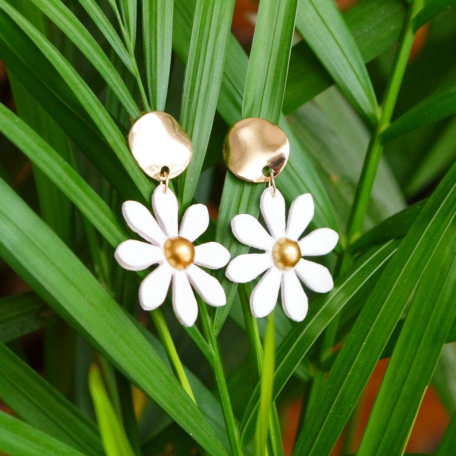 Earrings - White daisies