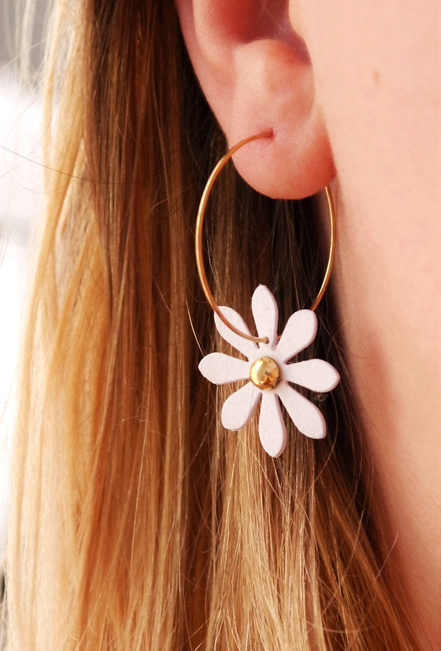 Earrings - White daisy hoops